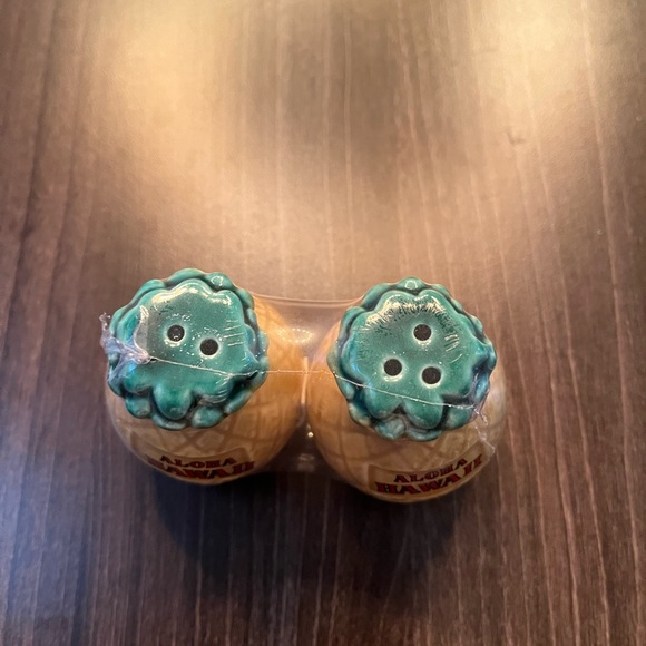 Salt and Pepper Shaker Set - Hawaii - Picture 5 of 5